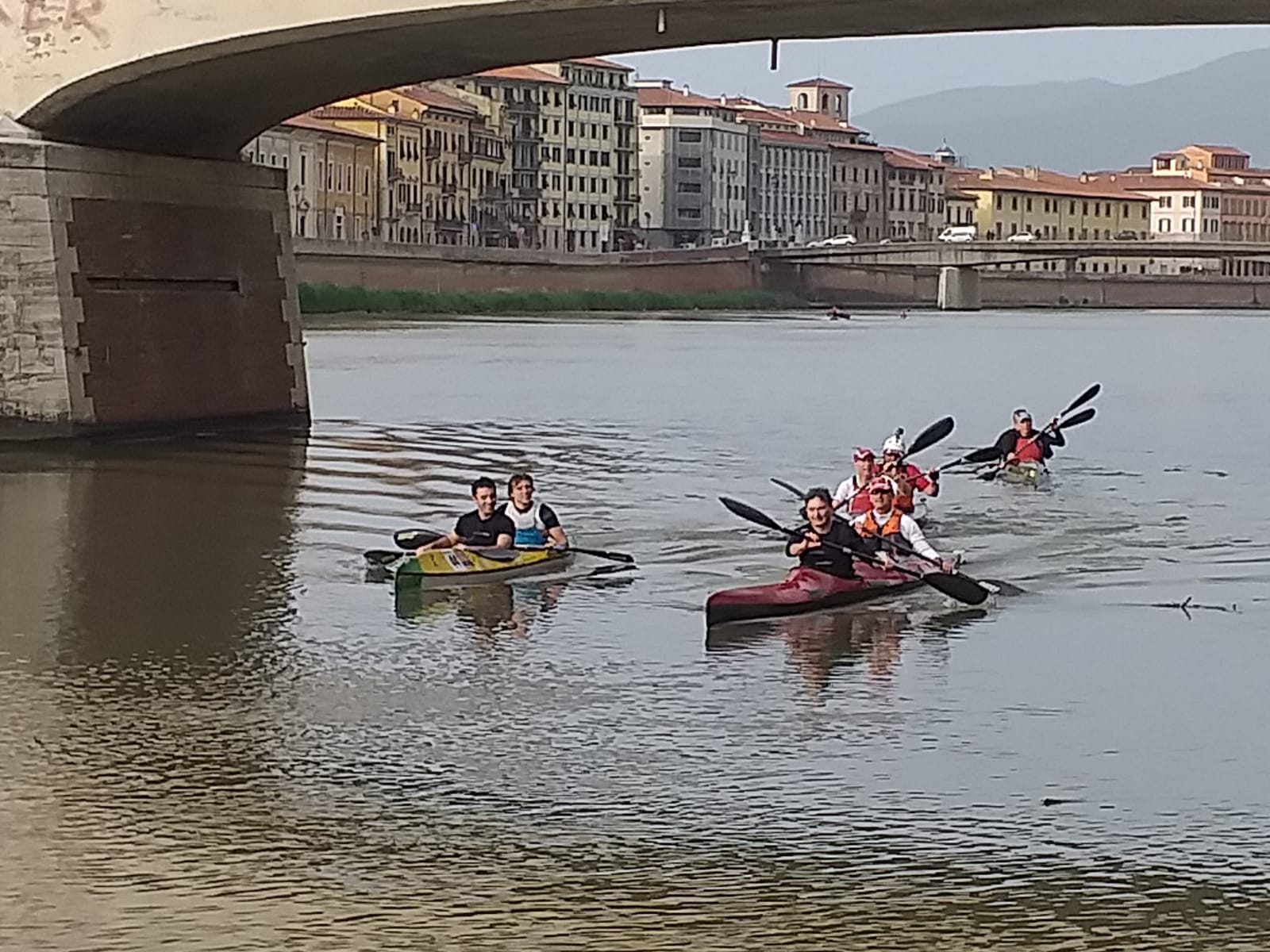 La discesa dell'Arno in canoa
